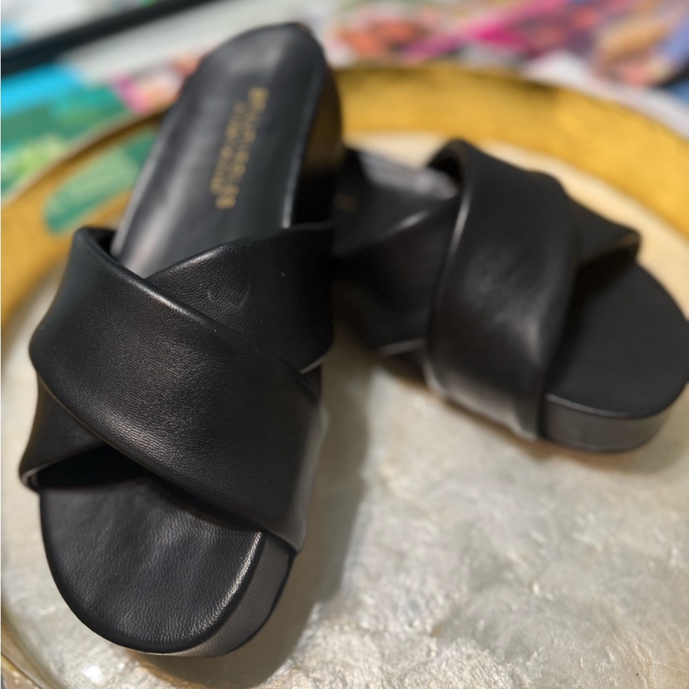 Beautiisoles by Robyn Shreiber Made in Italy Harriet‎ Black Leather